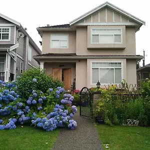 https://helens-house-close-to-skytrain-and-airport.richmond-hotels.com